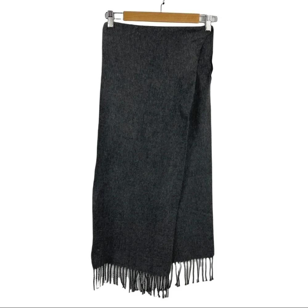 NWT Wilson Leather Black Rivet Made in Italy Gray Fringe Scarf